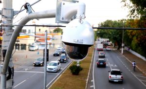 Câmera do COI; área interna do Centro de Operações Integradas, localizado na Avenida Siqueira Campos