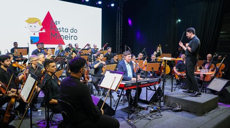 Flávio Venturini e a Orquestra Joseense encerra 24ª Festa do Mineiro com público lotando o Galpão Gaivota