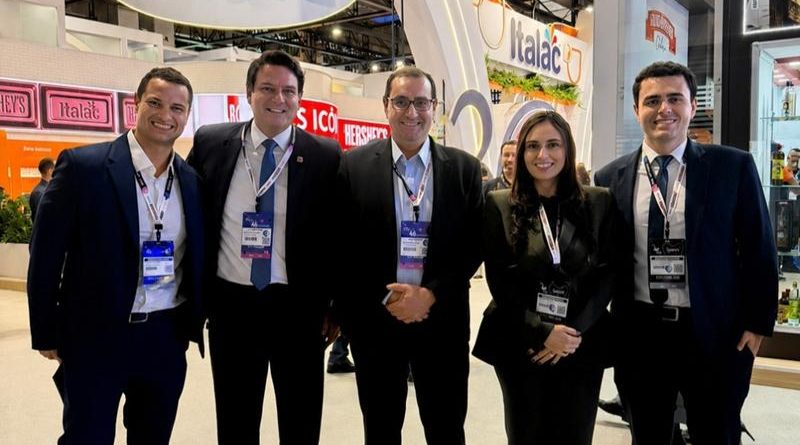 Prefeito de São José dos Campos participa da abertura do Festival APAS SHOW 2026
